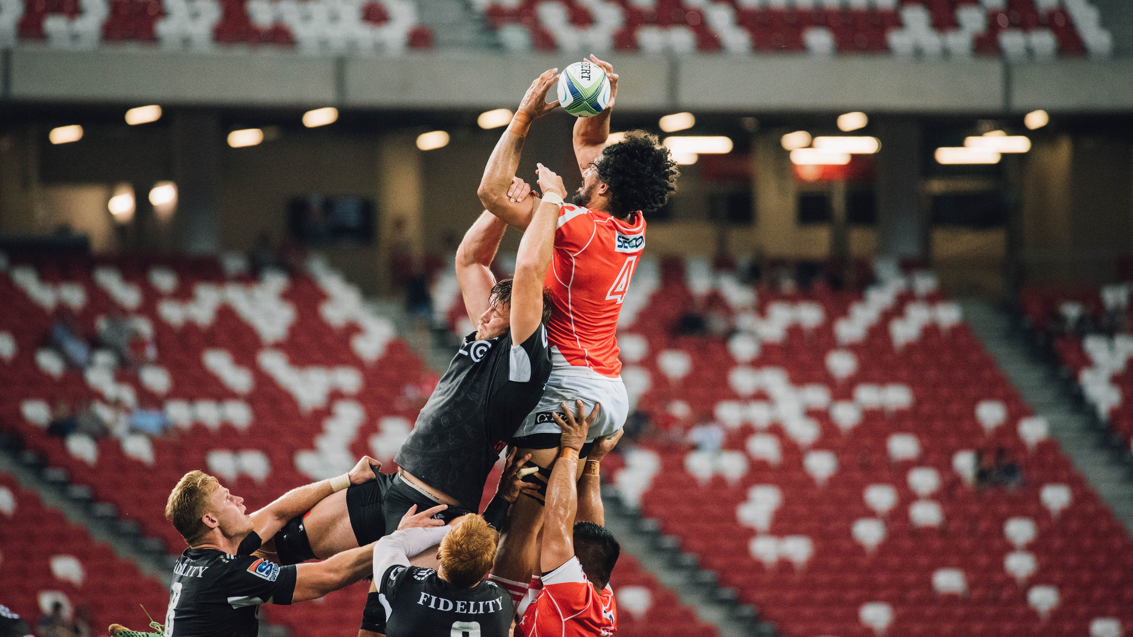 开云电竞平台-特色篮球赛事助力城市夜经济，带动夜间消费热潮，篮球场夜景